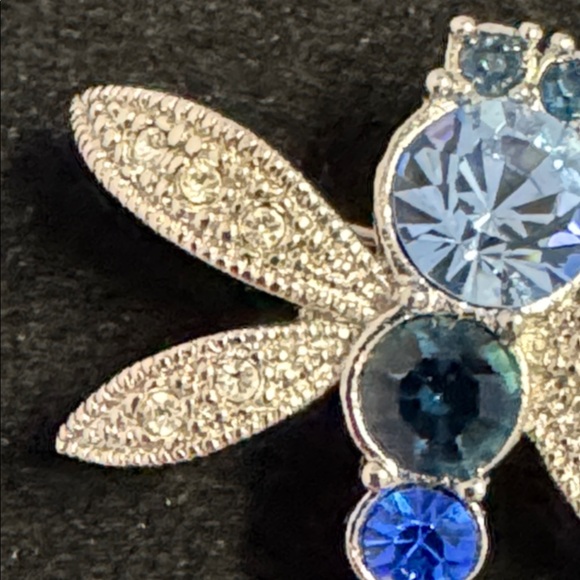 Vintage 1998 Avon Crystal Dragon Fly Pin Brooch Shades of Blue Rhinestone 1.5” - Picture 7 of 12